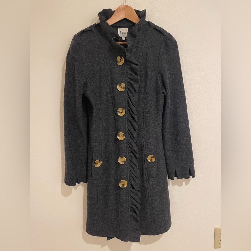 Luii Charcoal Gray Wool Coat with Tortoiseshell Buttons Size Women’s Medium EUC